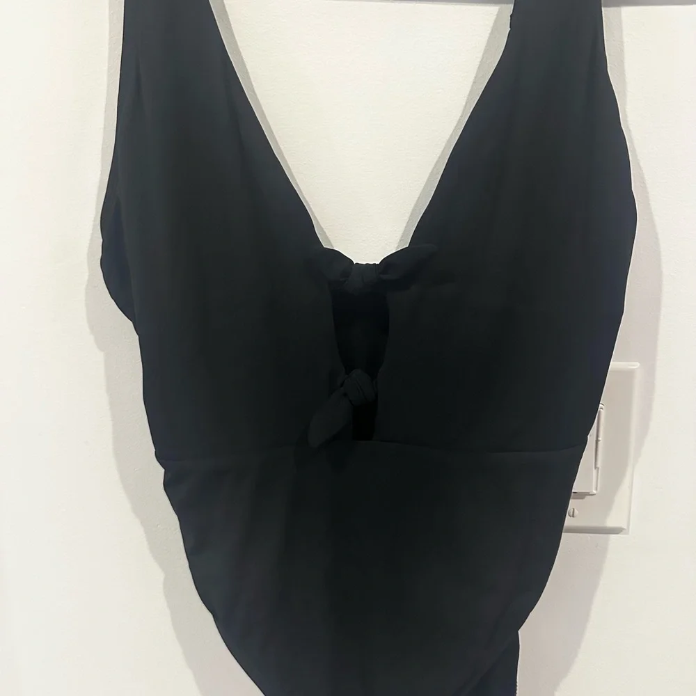 Robin Piccone Women's Black Plunge Knot-Front One-Piece Swimsuit Size 10